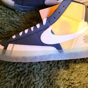BRAND NEW NIKE BLAZER 77